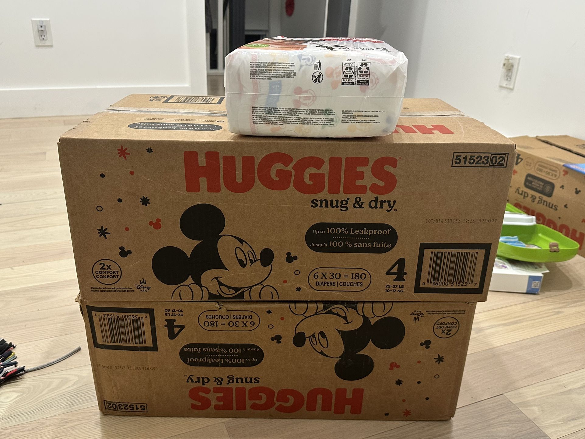 huggies unopened snug and dry size 4 (360 count)