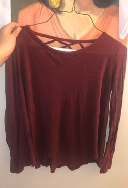 Burgundy top with crisscross details on back size medium!!