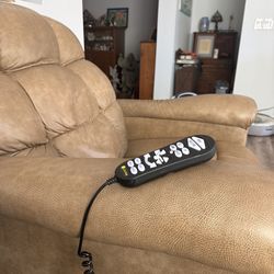 Golden lift recliner with power backup in great conditioni