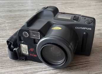 Olympus Infinity SuperZoom 300 AF 35mm Film Camera 38-105mm Lens
