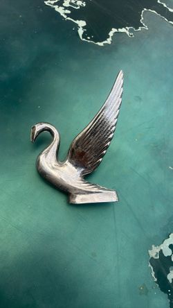 Chrome Classic Swan Hood Ornament