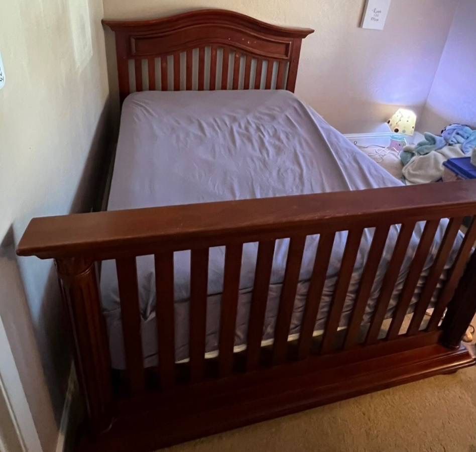 Full Bed  4-in-1 Crib, Toddler Bed, conversion