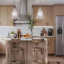 Brand New White Oak Shaker Cabinets w Quartz Countertops (10 X 10 Kitchen)