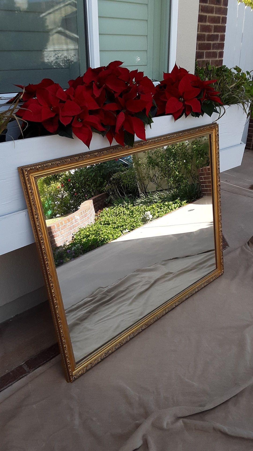 Wall mirror