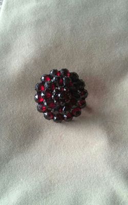 Vintage Red Garnett locking pin brooch pineapple cut