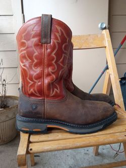 ARIAT WORK HOG SIZE  10D  $105