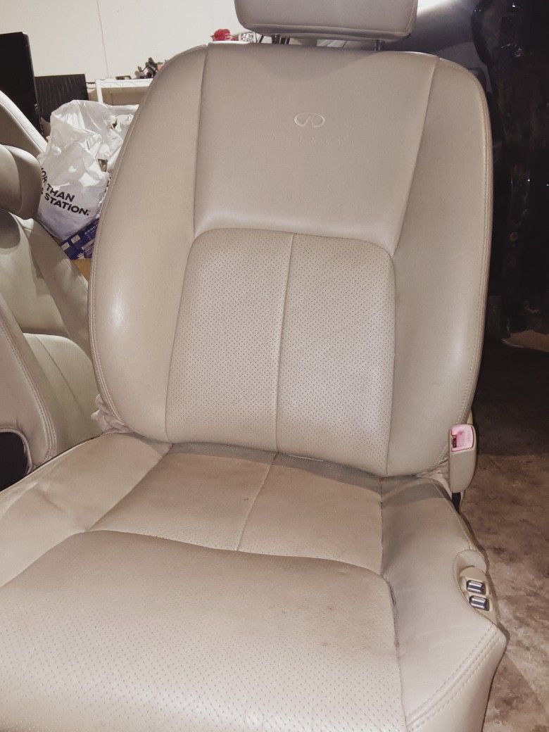 Infinity G35 Passengers Seats