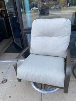 COMFY SWIVEL ROCKER PATIO  CHAIR