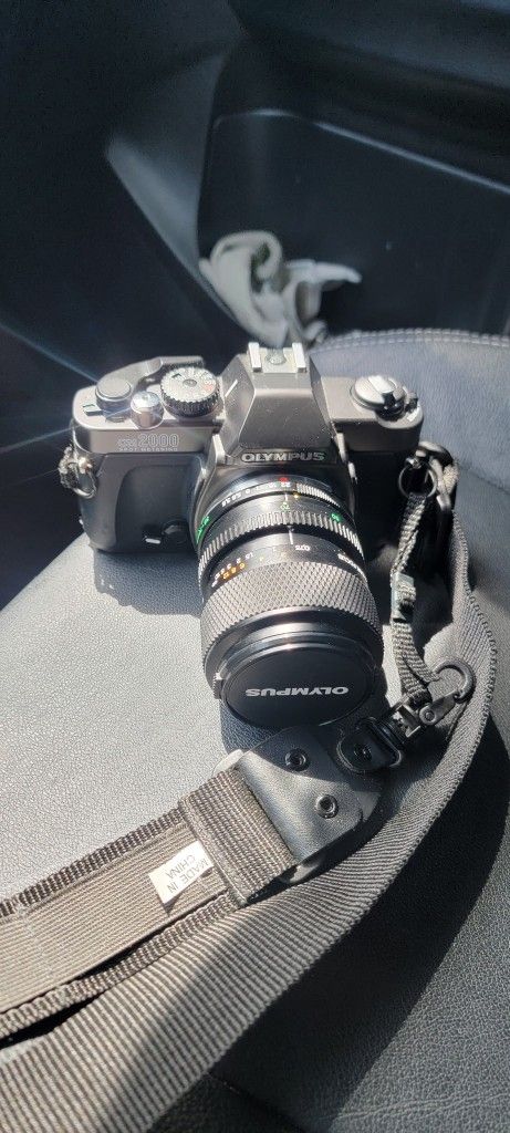 Olympus OM2000 SLR Film Camera