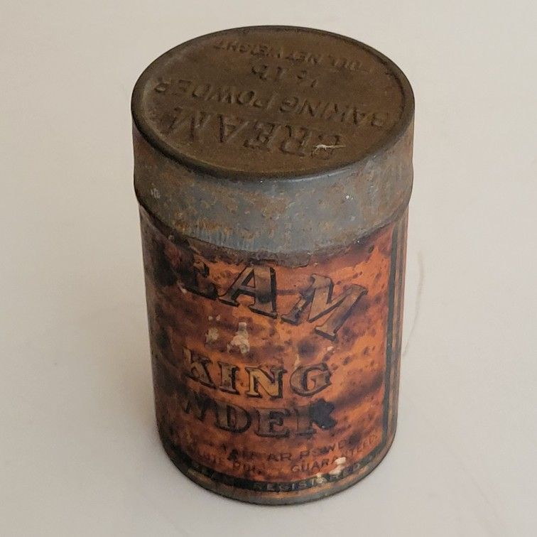 Vintage Tin Cream baking powder 1/2 lb Empty Tin. Pre-owned, condition
commesurates with age - please see photos for details. It is 4x2.5".
Weight