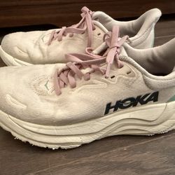 Hoka girls size 6b