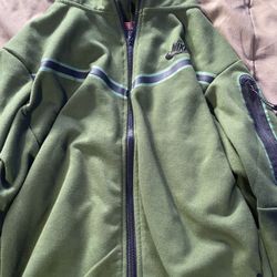 dark green nike tech