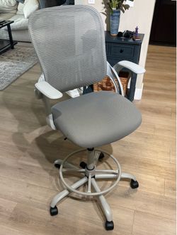 Nice office chair like new!