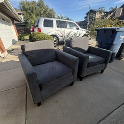 Chairs/couch 
