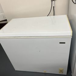 Idylis 7.1 cu. ft. Chest Freezer – “As Is” (Not Cooling)