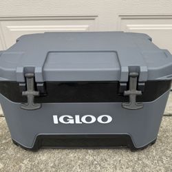 New Igloo BMX Tactical Gray 52 Qrt Cooler 24”w X 16”h X 16”d 