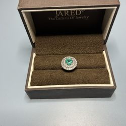 Engagement Ring 14 karat White Gold Emerald and Diamond Ring