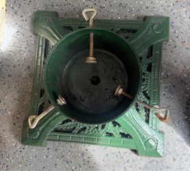 The Designers Heritage Cast Iron Christmas Tree Stand