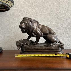Lion Statue 