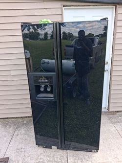 Black Refrigerator runs good