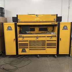 124X28  MATCO TOOLS SPEED RACER 5PC TOOL STORAGE BOX CHEST TOOLBOX Hutch Side Lockers And Upper Locker Without Tools Original Price Was $22000 I Paid 