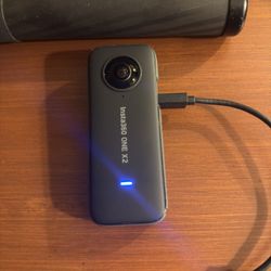 Insta 360 X2 Camera with 128 GB Samsung SD