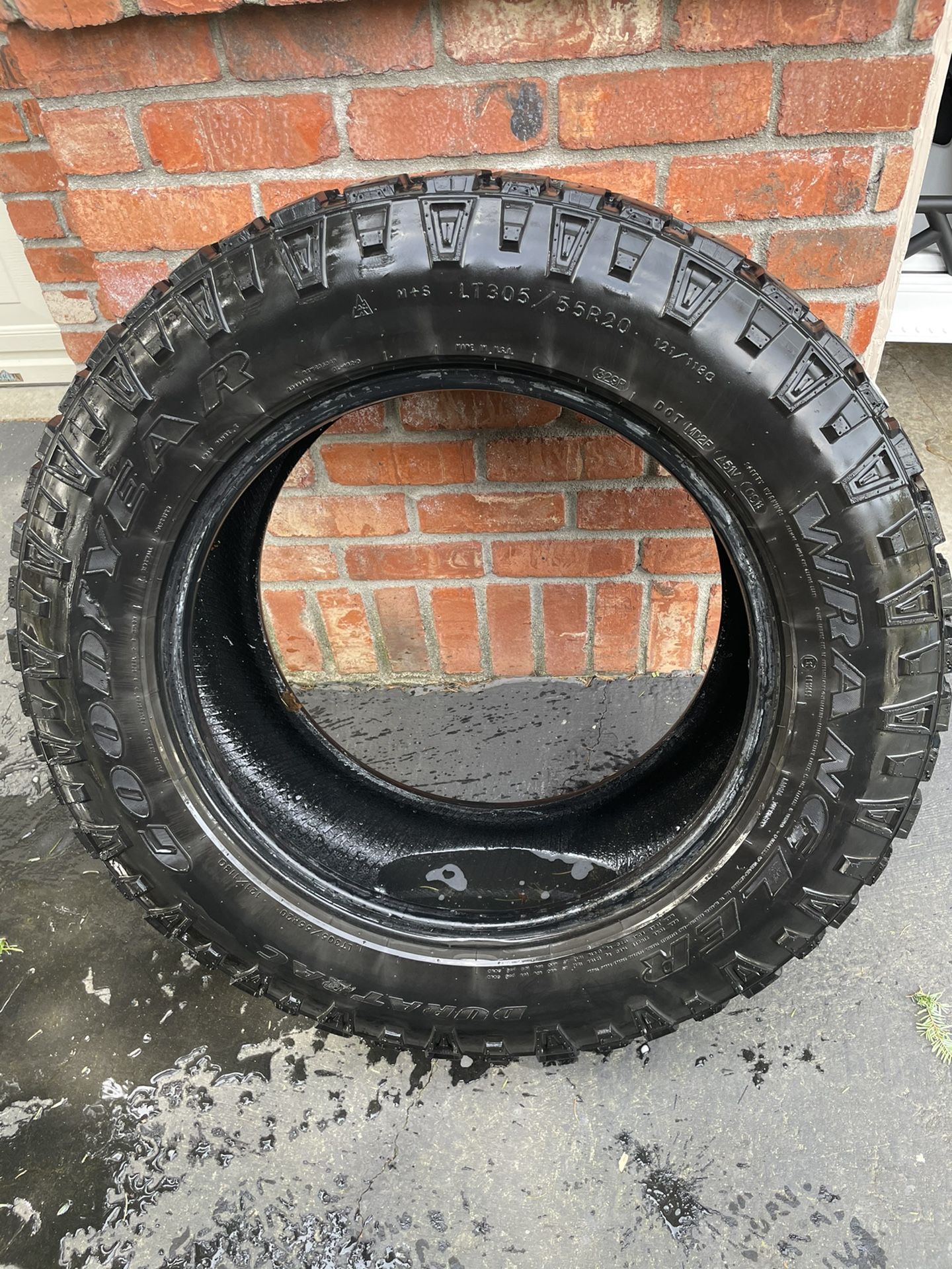 Goodyear Wrangler Duratrac 305 55R 20”