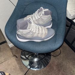 Jordan 11 Cool Greys size 9.5