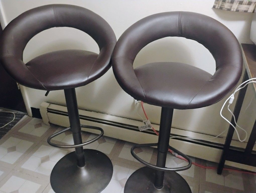2 Bar Stools Adjustable