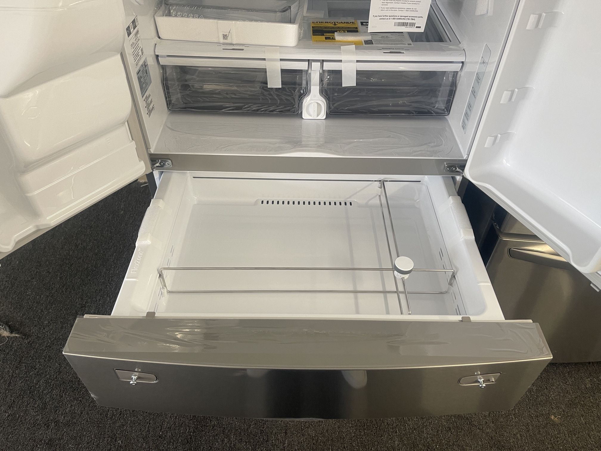 New Samsung stainless steel French door refrigerator 28 cubic Home & Garden