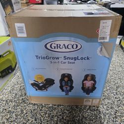 Graco TrioGrow SnugLock 3-in-1 Convertible Car Seat