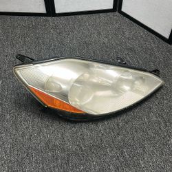 2006-2010 Toyota Sienna Right (passenger) Side Headlight Headlamp OEM