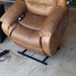 Electric Lift Assist Reclining Chair New Condition Had It Cleaned. Smoke Free Pet Free Home Firm Price 