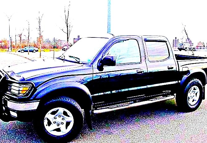 $1,4OO I'm selling urgentl 2OO4 Toyota Tacoma.