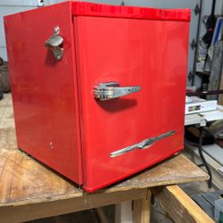 Mini Fridge 