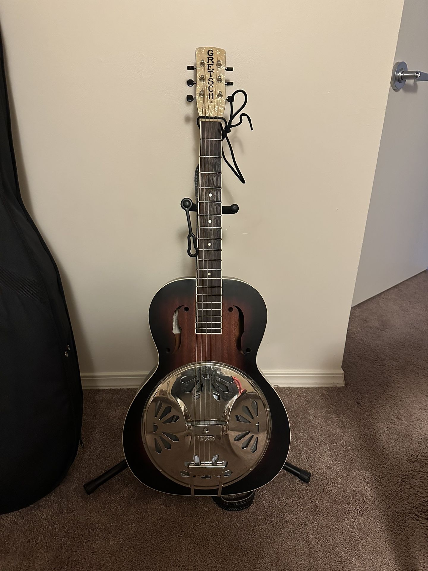 Gretsch G9220 Bobtail Round Neck Guitar (Acoustic-Electric)