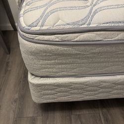 Full size mattress and box spring