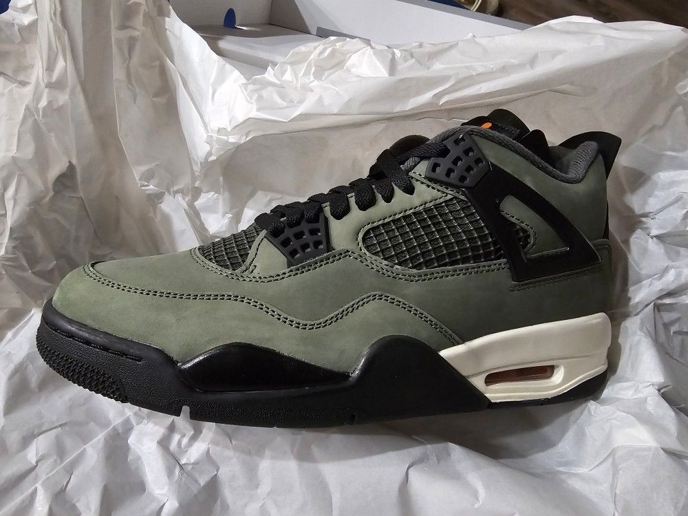 New Jordan 4 undefeated size 9.5 with receipt no trades no low ballers. No size swap