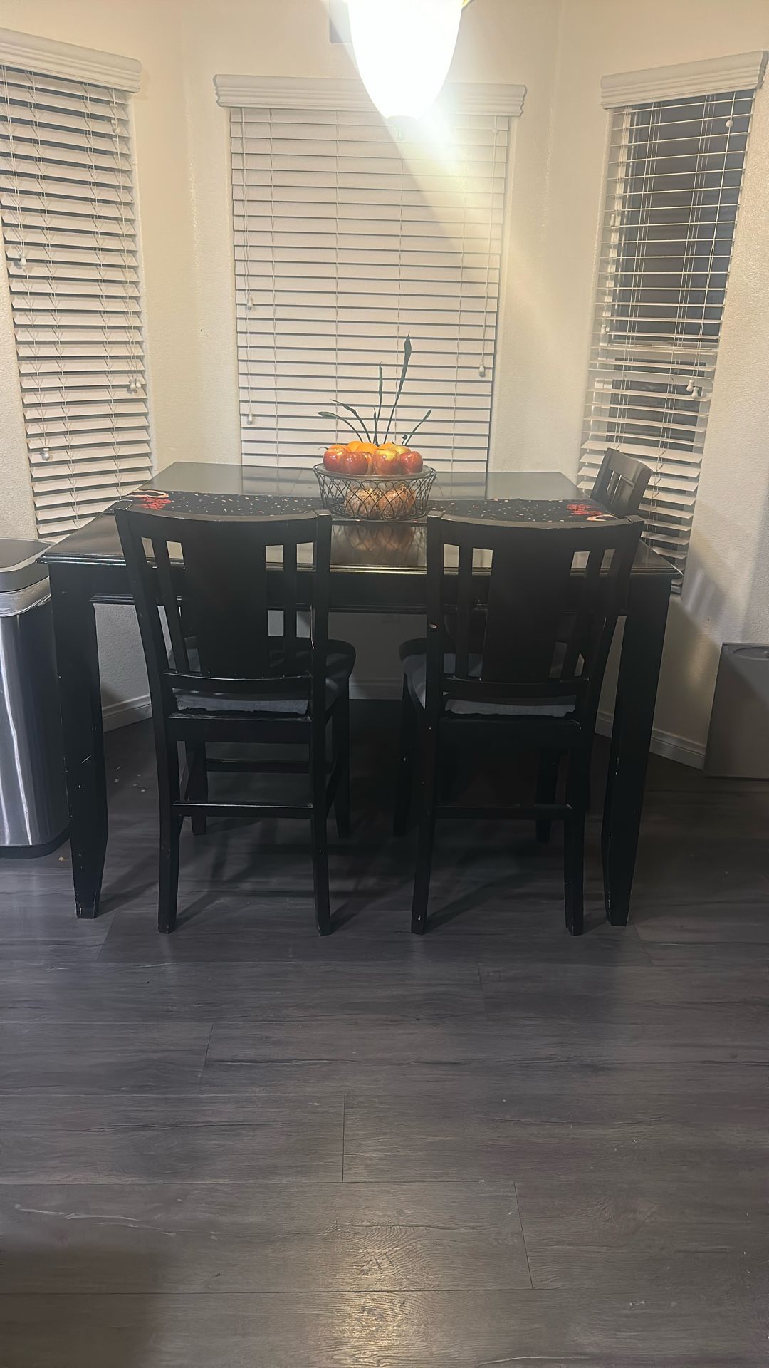 Dinning Table With Chairs