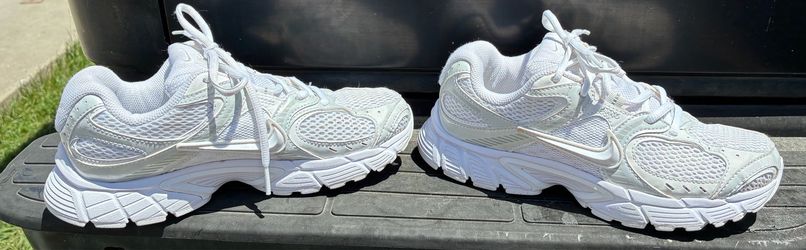 Women’s Nikes 6.5