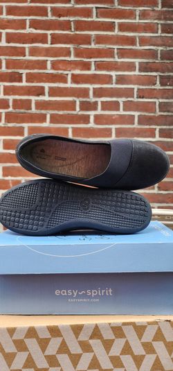 Woman's clark shoes size eight