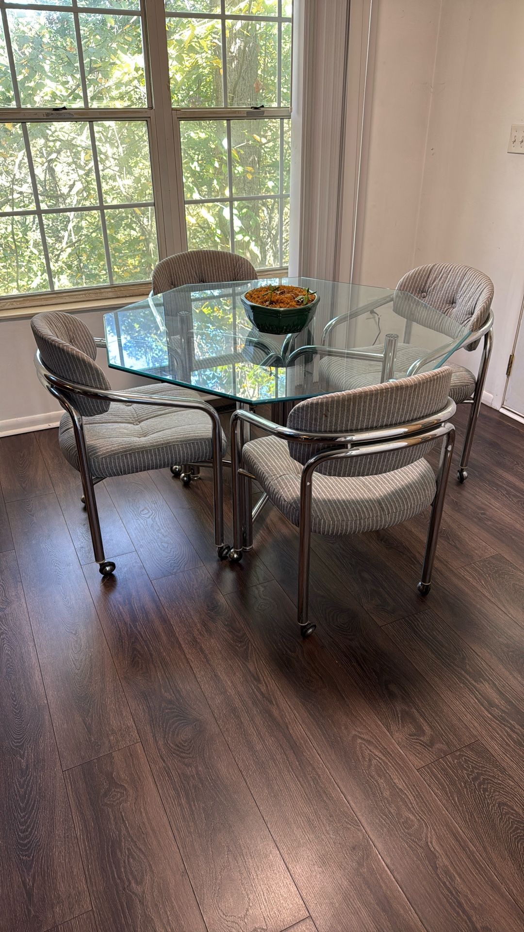 Kitchen Table And 4 Chairs