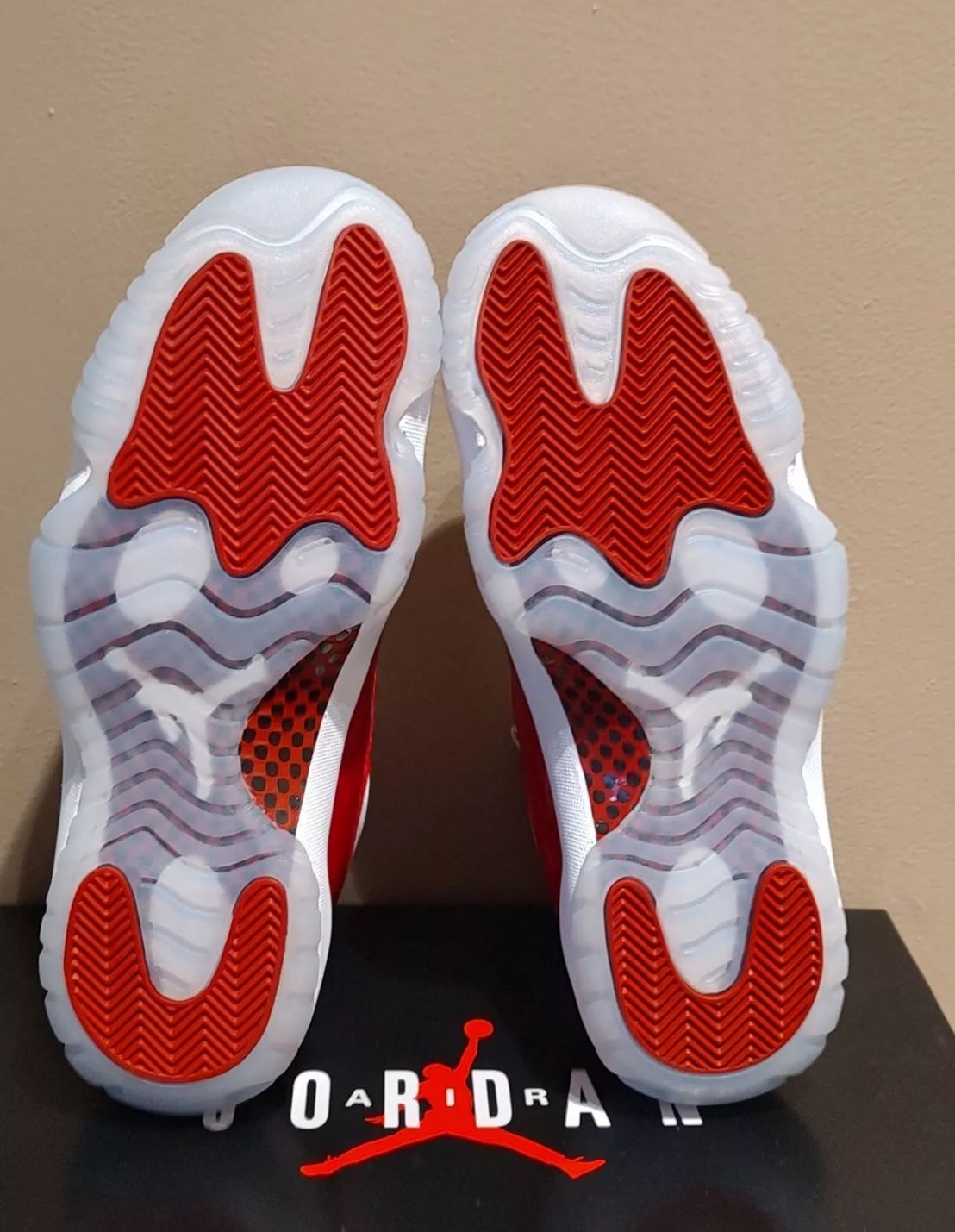 Air Jordan 11 Retro Cherrys