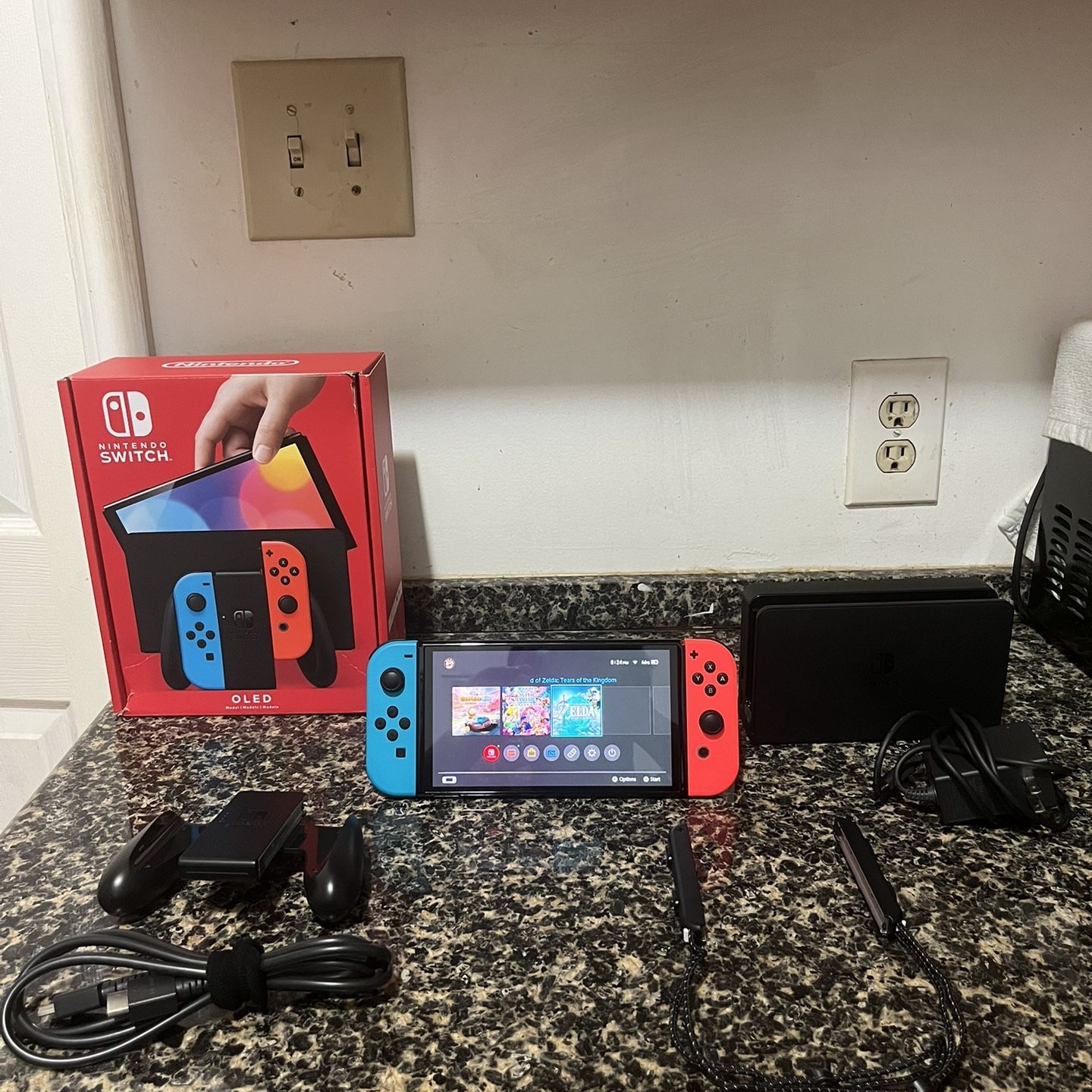 Nintendo Switch OLED (USED EXCELLENT CONDITION) (READ DESCRIPTION)