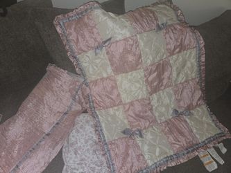 Peanutshell Crib Bed Set