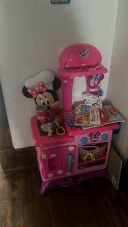 20$ obo Minnie mouse kitchen!!