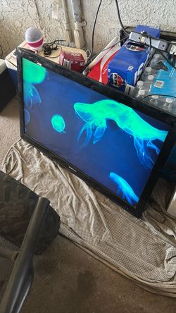 Sceptre TV 40inch With Tv Holder 