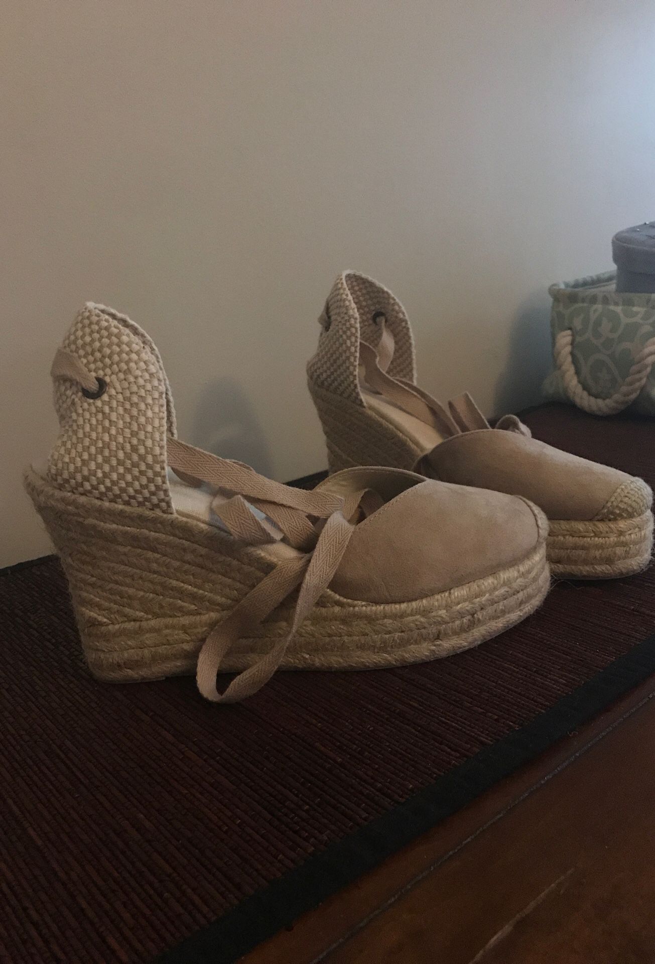 Closed toe hand made wedges