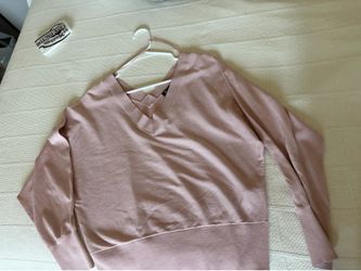 V-neck neck sweater medium size pink