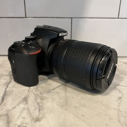 Nikon Camera D5600 (Kit AF-S Nikon 18-140 mm lens)